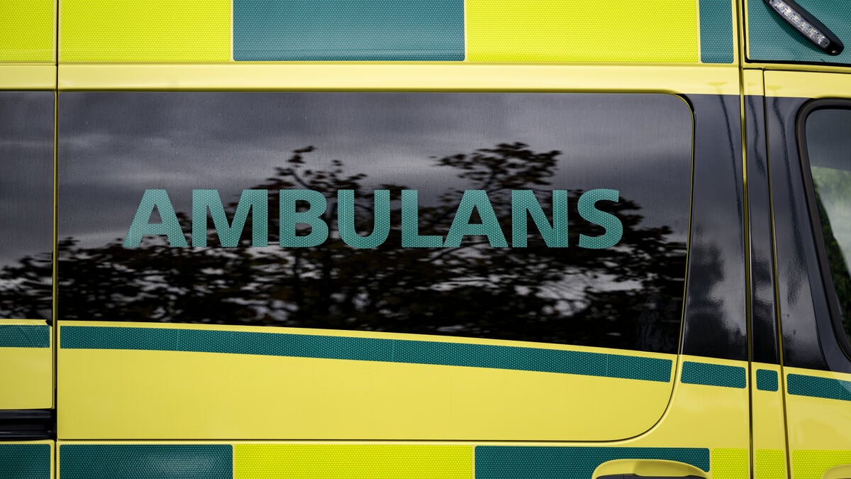 Teenage girl suffers life-threatening injuries after moped crash near Västerås