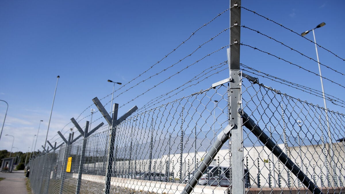 Former prison employee arrested for bribery