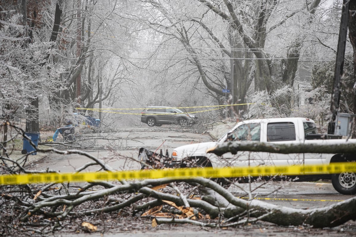 Ice Storm Leaves 500,000 Without Power Across US and Canada