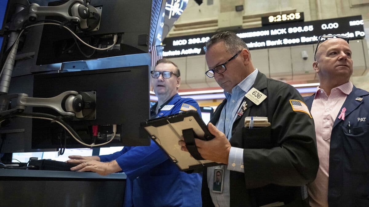 Wall Street Falls as Oil Prices Surge on Middle East Unrest
