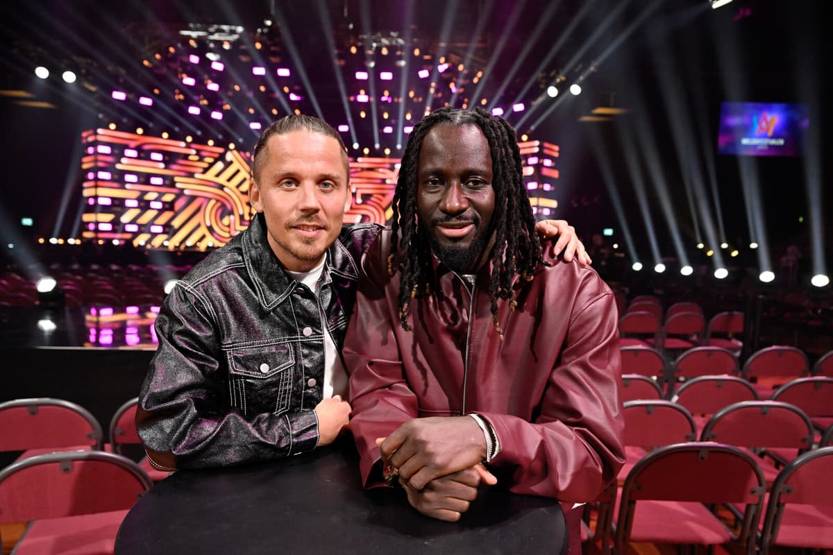 Afraid of Heights – But Sings in the Air on Saturday