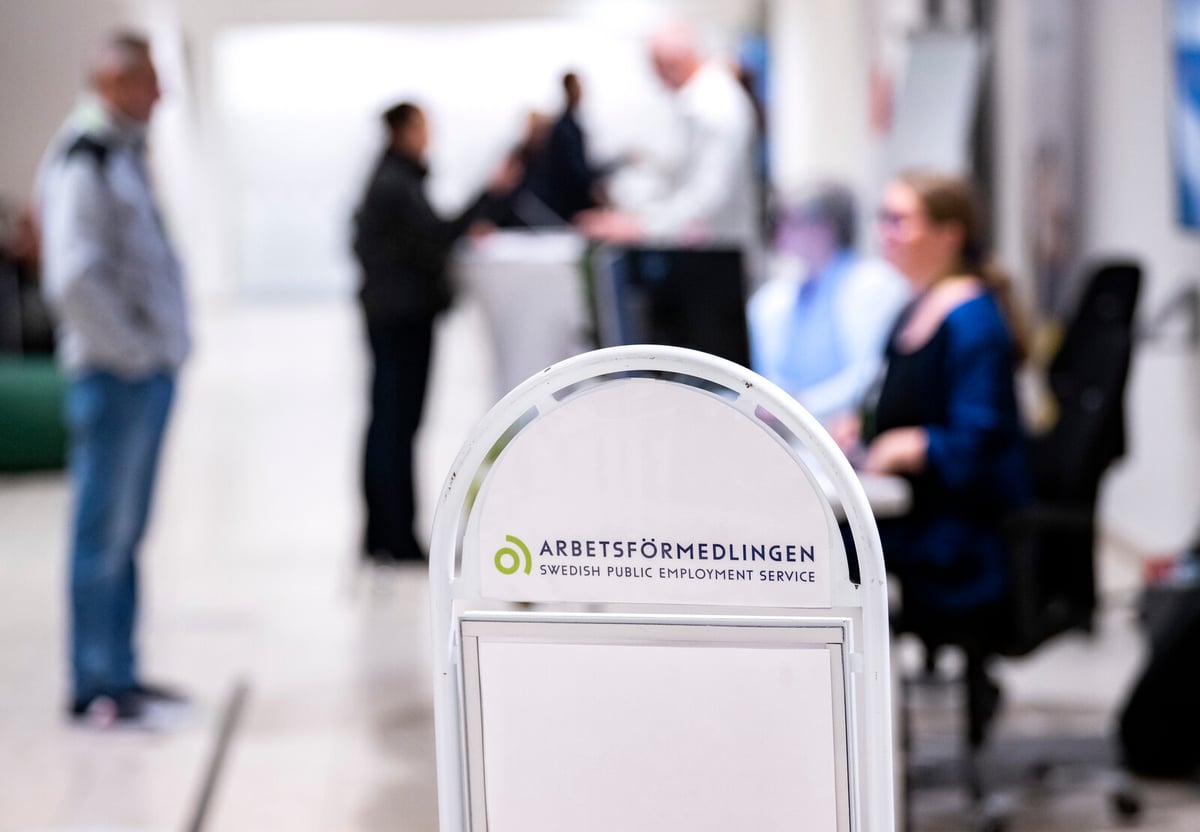 Employment Service Forecasts Higher Unemployment Amid Global Uncertainty