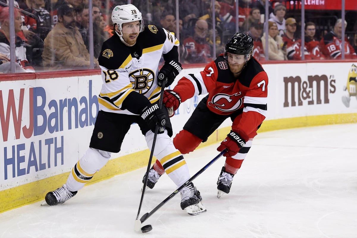 Elias Lindholm Joins Sweden's World Championship Roster as Key Player