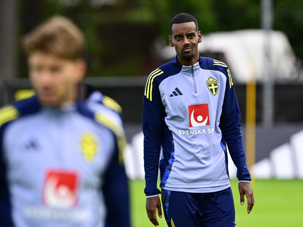 Isak Avoids Interviews After Billion-SEK Transfer to Liverpool