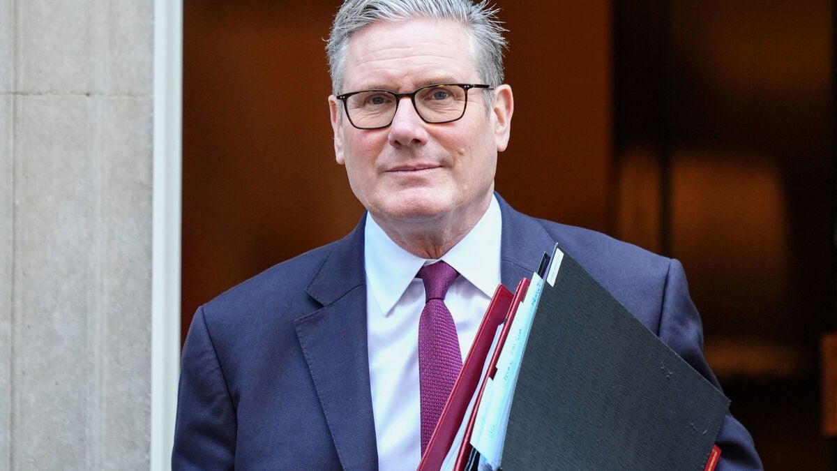 Starmer allows US to use British bases for Strait of Hormuz protection