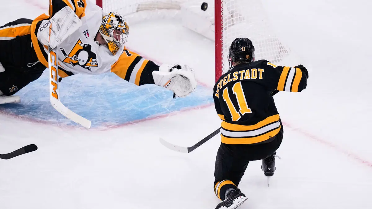 Boston stopped Pittsburgh's scoring streak with 2-1 win
