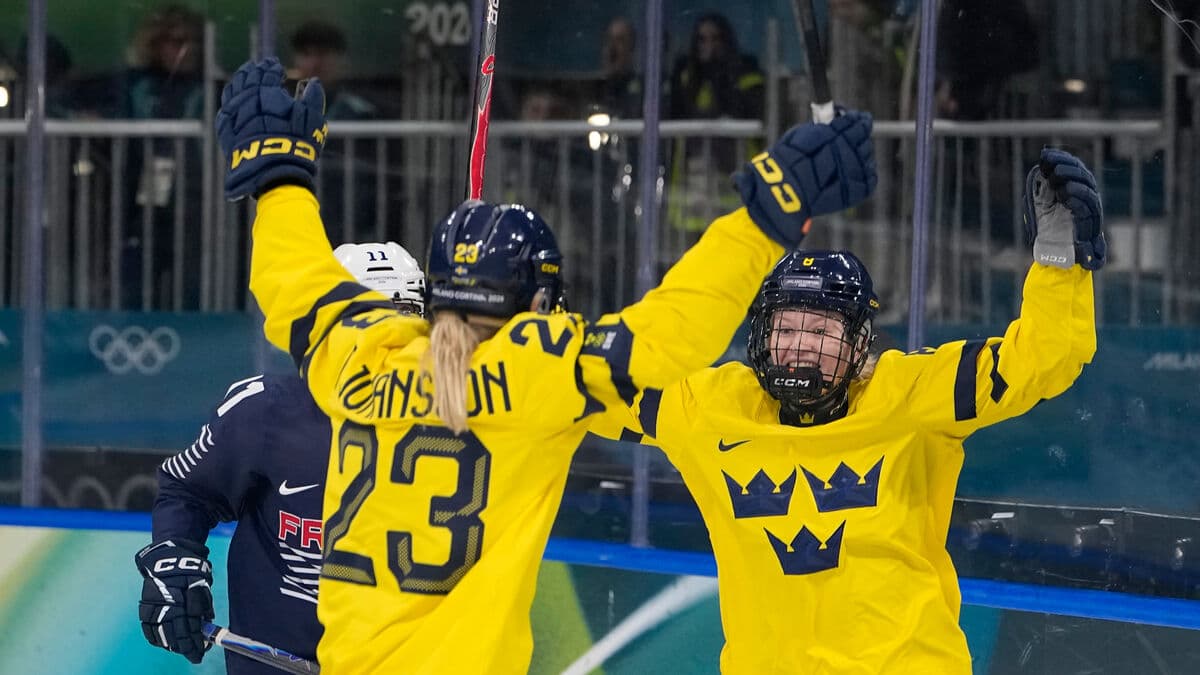 Sweden's women's ice hockey team wins group without playing