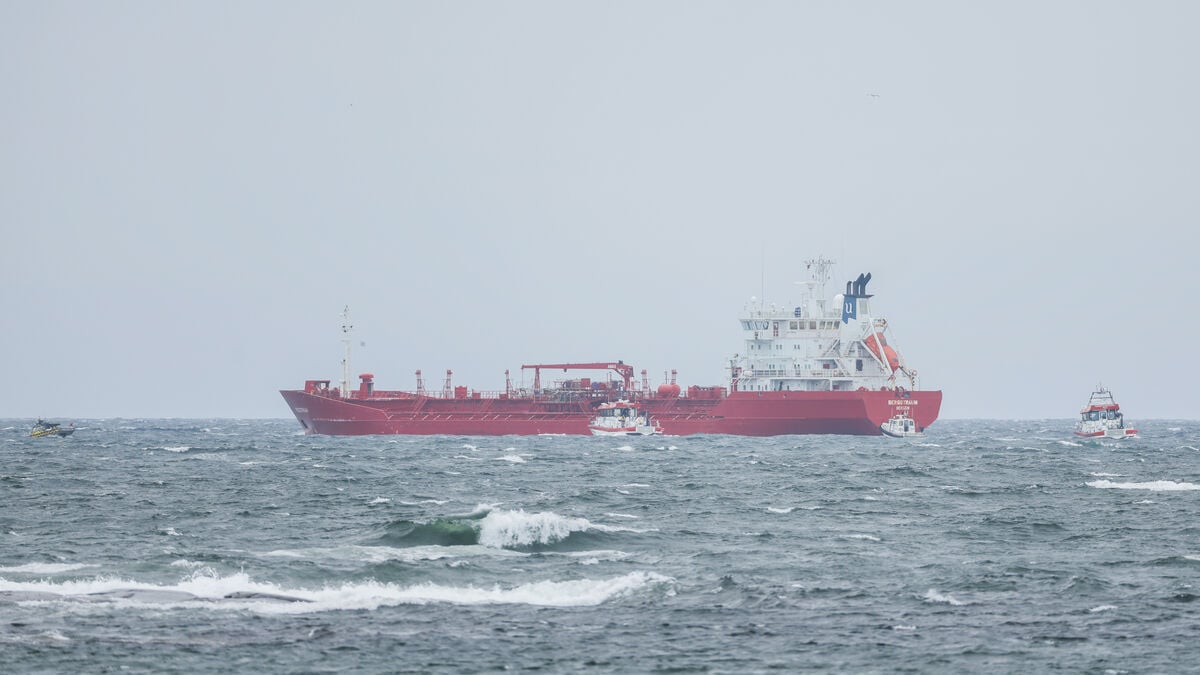 Fire on tanker in southeastern Norway near Swedish border, no one injured