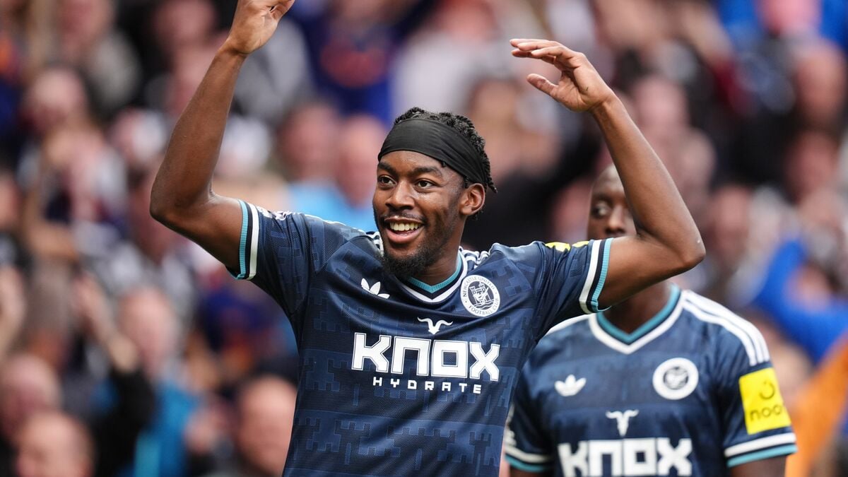 Anthony Elanga wins Premier League Goal of the Month for August