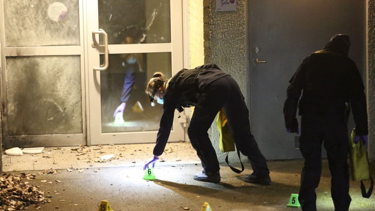 Minor explosion at apartment building gate in Södertälje