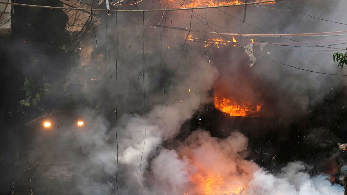 21 dead, about 40 injured in Delhi hotel fire