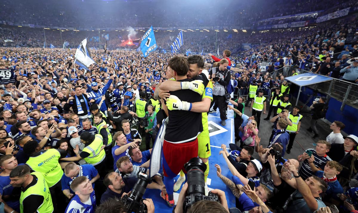 Life-threatening Injuries After Hamburg Fans Storm Pitch in Celebration