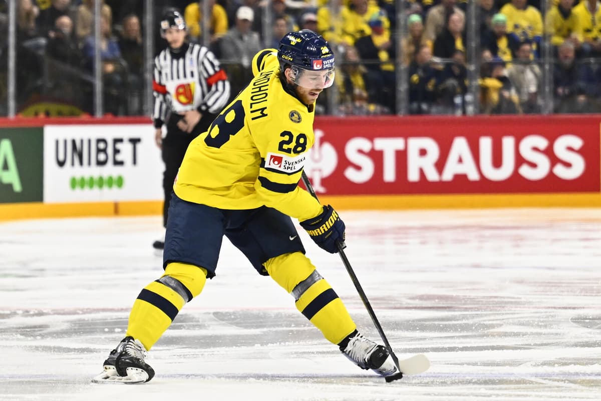 Elias Lindholm Leads World Championship Scoring After Hat-Trick