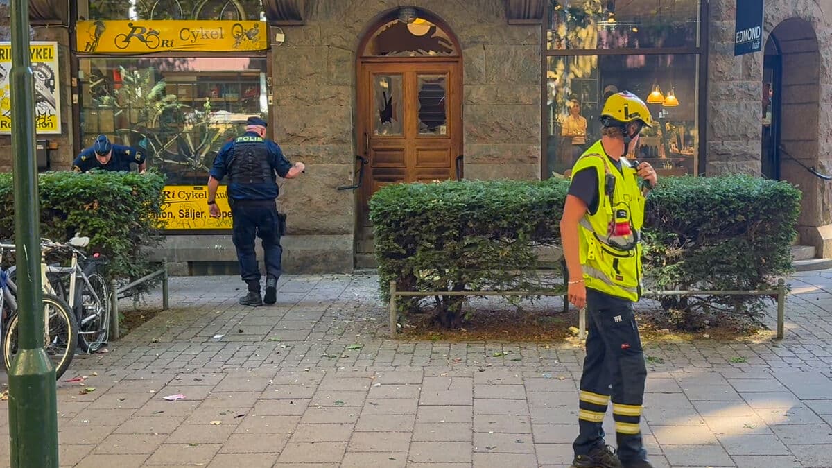 Explosion at gate in central Malmö, police bomb squad en route