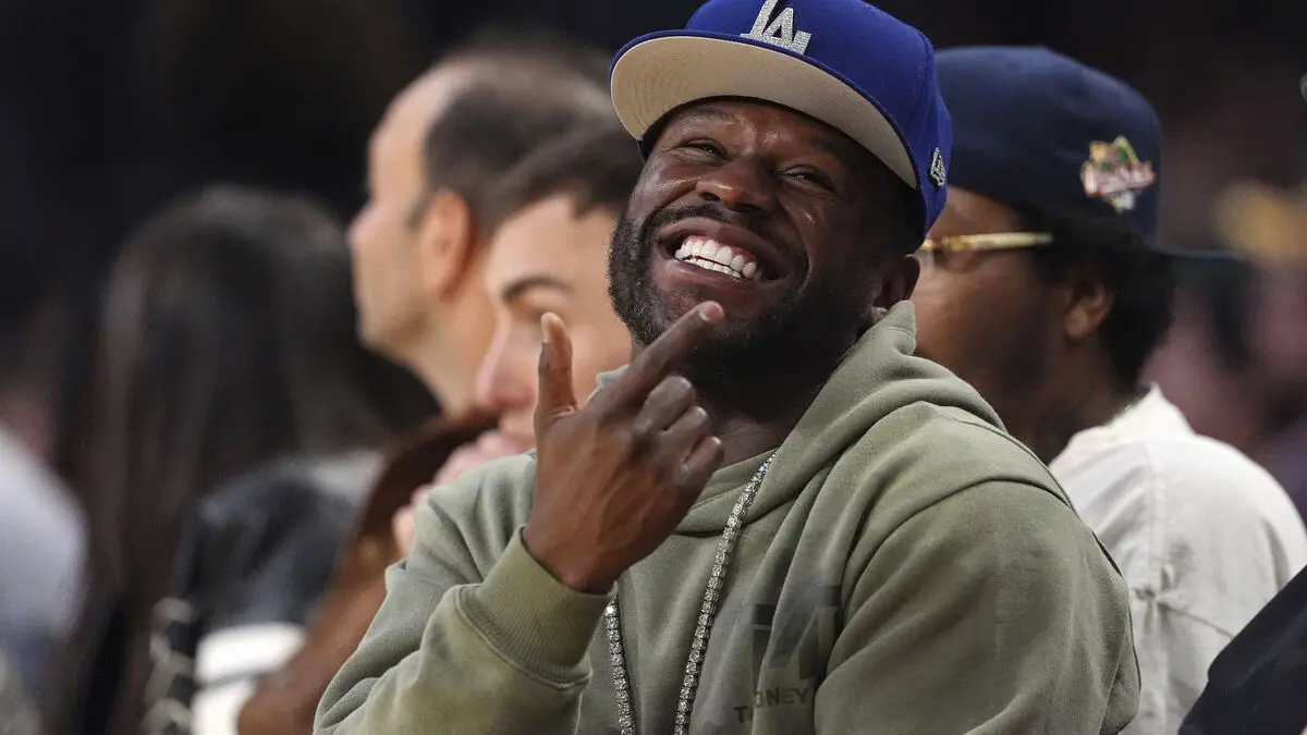 The icon Floyd Mayweather makes a professional comeback