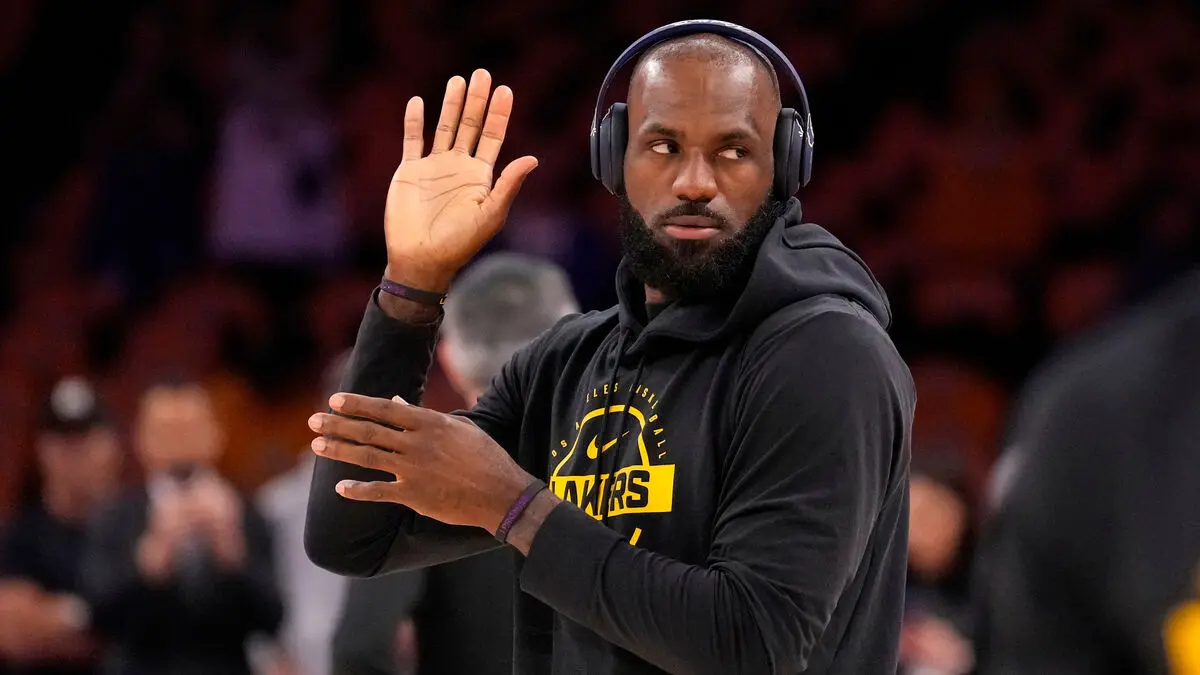LeBron James to Leave Lakers, Plans to Keep Playing Elsewhere