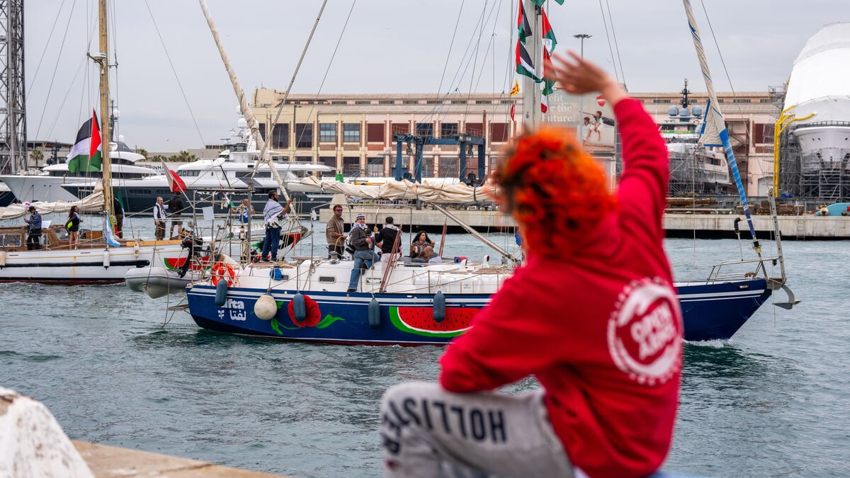Arrested Gaza-bound activists brought ashore in Crete