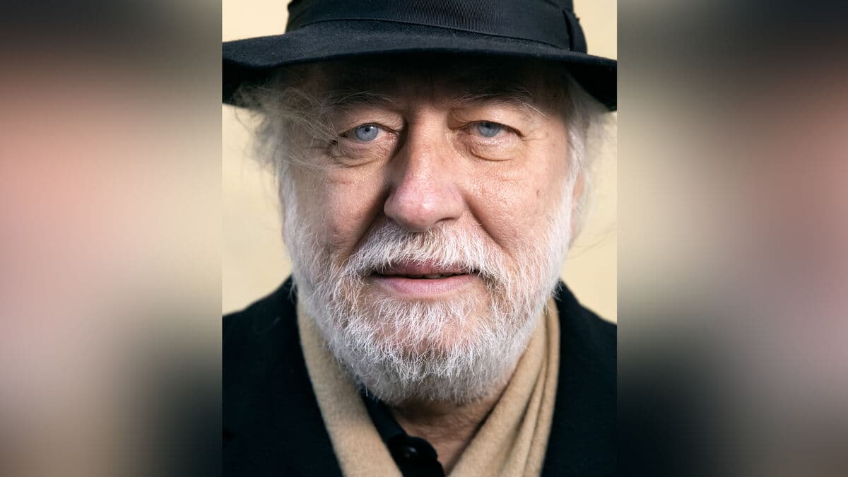 László Krasznahorkai: Exploring the Dark Humor of a Hungarian Literary Master