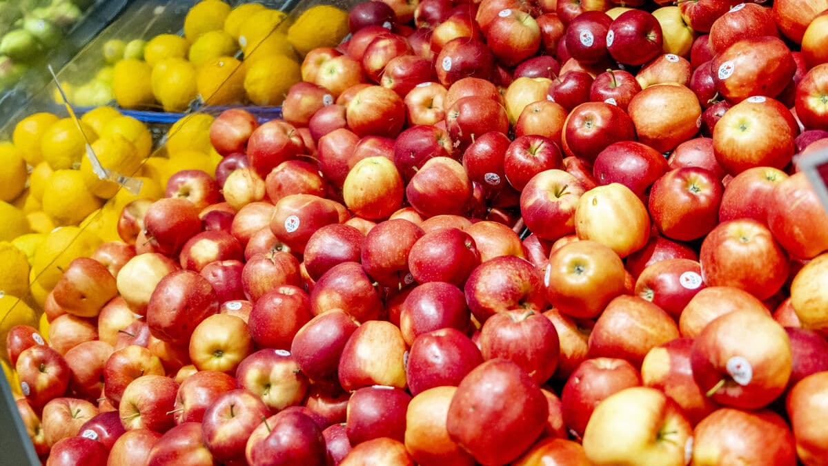 Food Toxicology Review Finds Cocktail of Pesticides in Three of Four Foods