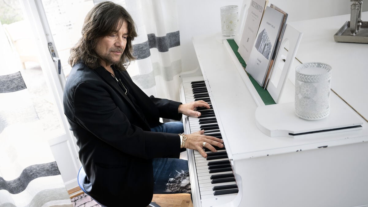 Robert Wells Announces 40-Year Celebration Tour for 2026