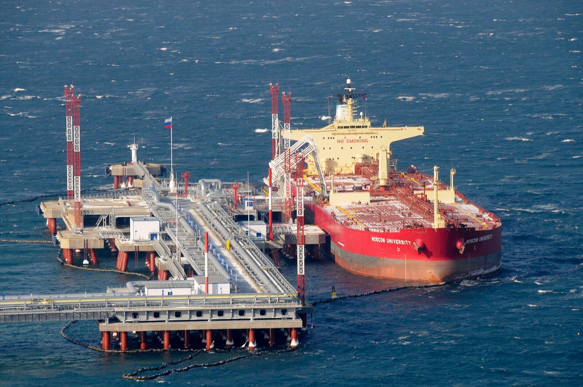 Falling Prices Impact Russian Oil Revenue Despite Increased Exports