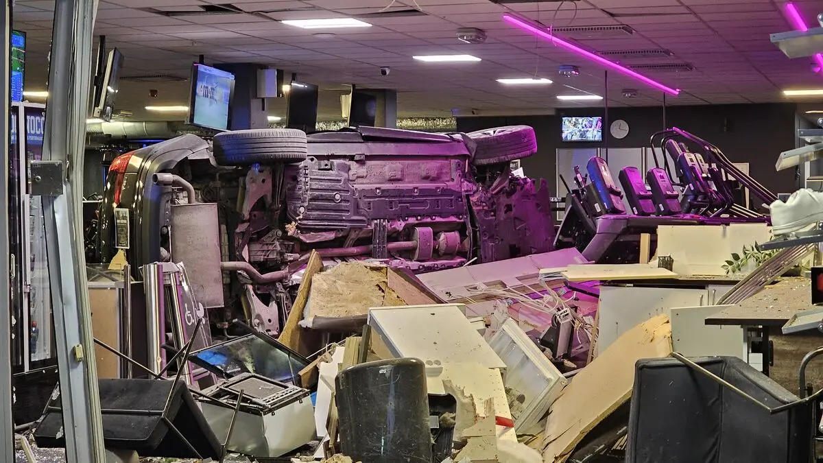 Car crashes through shop window into gym in Sundsvall, driver taken to hospital