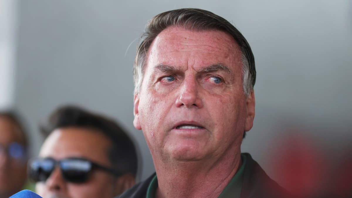 Bolsonaro Hospitalized with Severe Stomach Pain, May Need Surgery