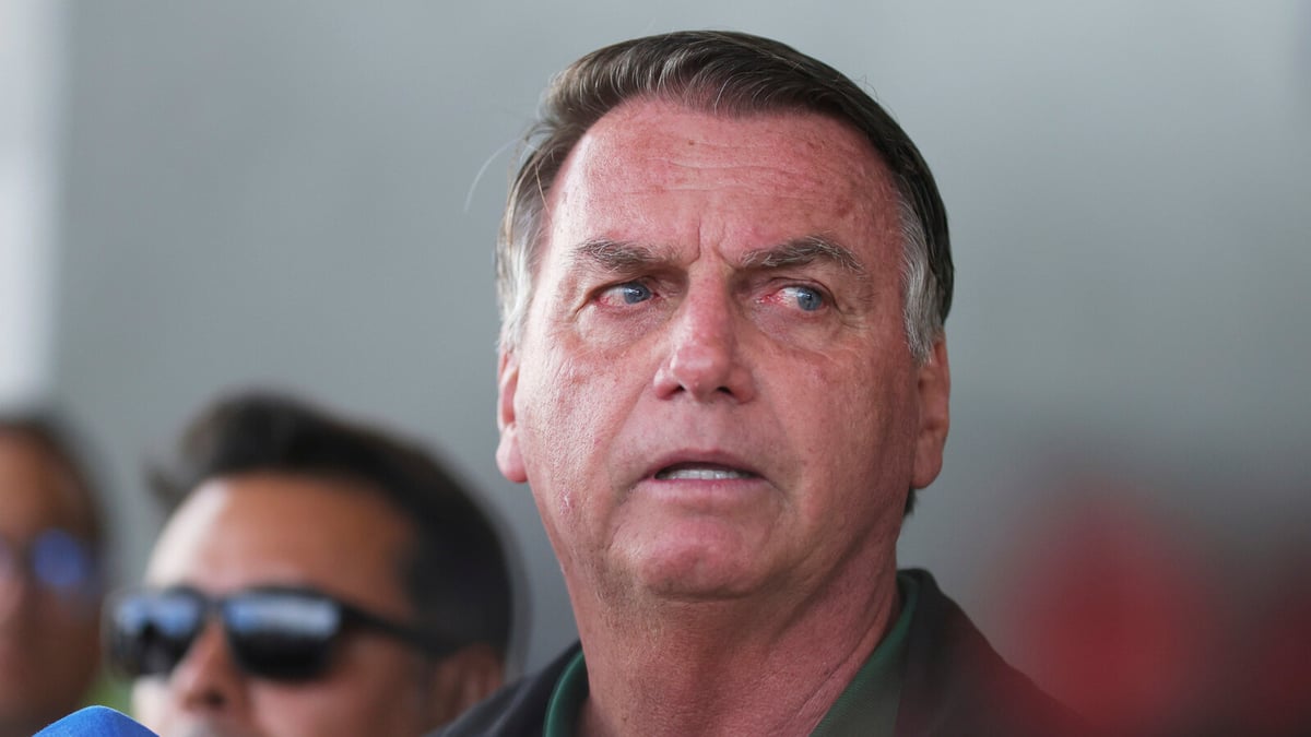Bolsonaro Hospitalized with Severe Stomach Pain, May Need Surgery