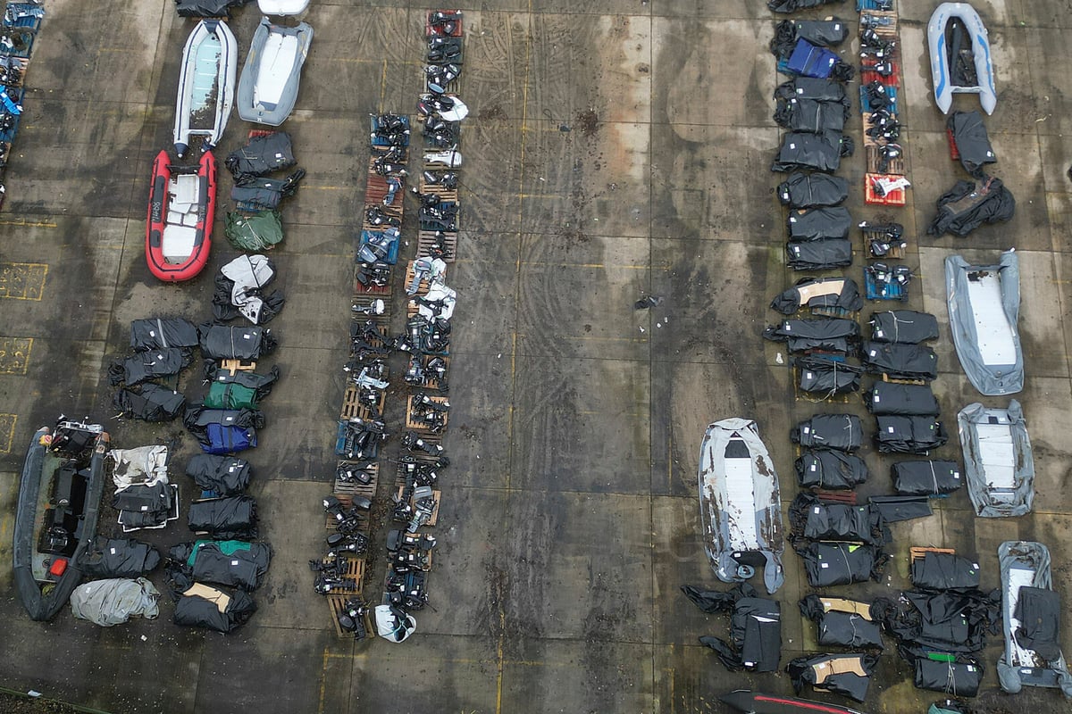 1,194 Migrants Cross English Channel in One Day
