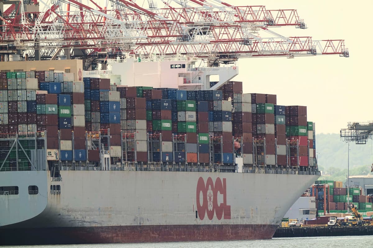 US Trade Deficit Drops Significantly as Imports Fall