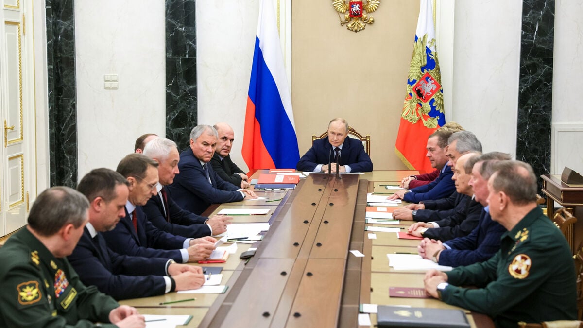 Putin considers nuclear weapons test