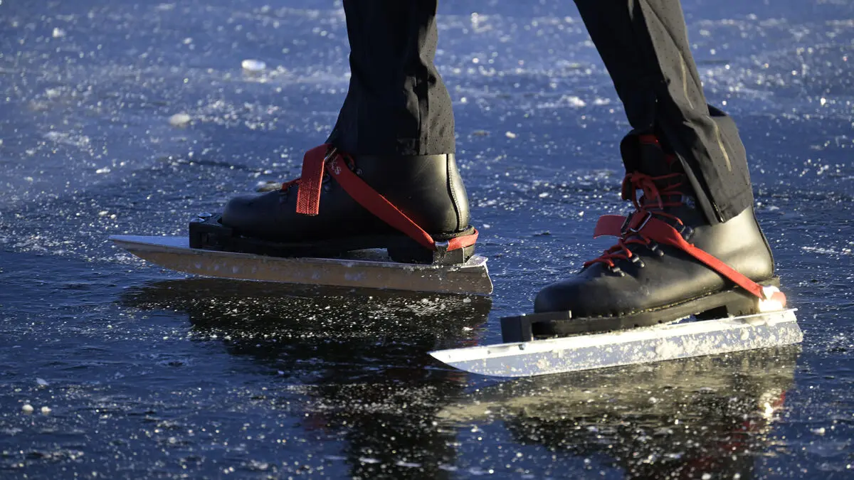 Ice skater fell through the ice in Stockholm, police warn