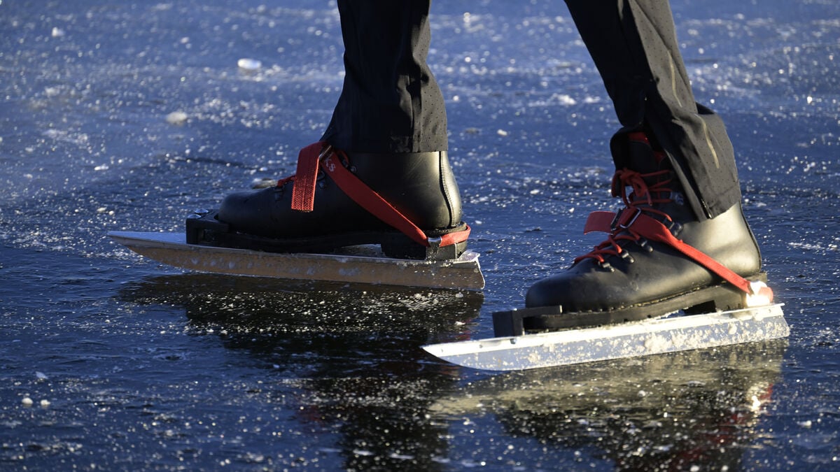 Ice skater fell through the ice in Stockholm, police warn