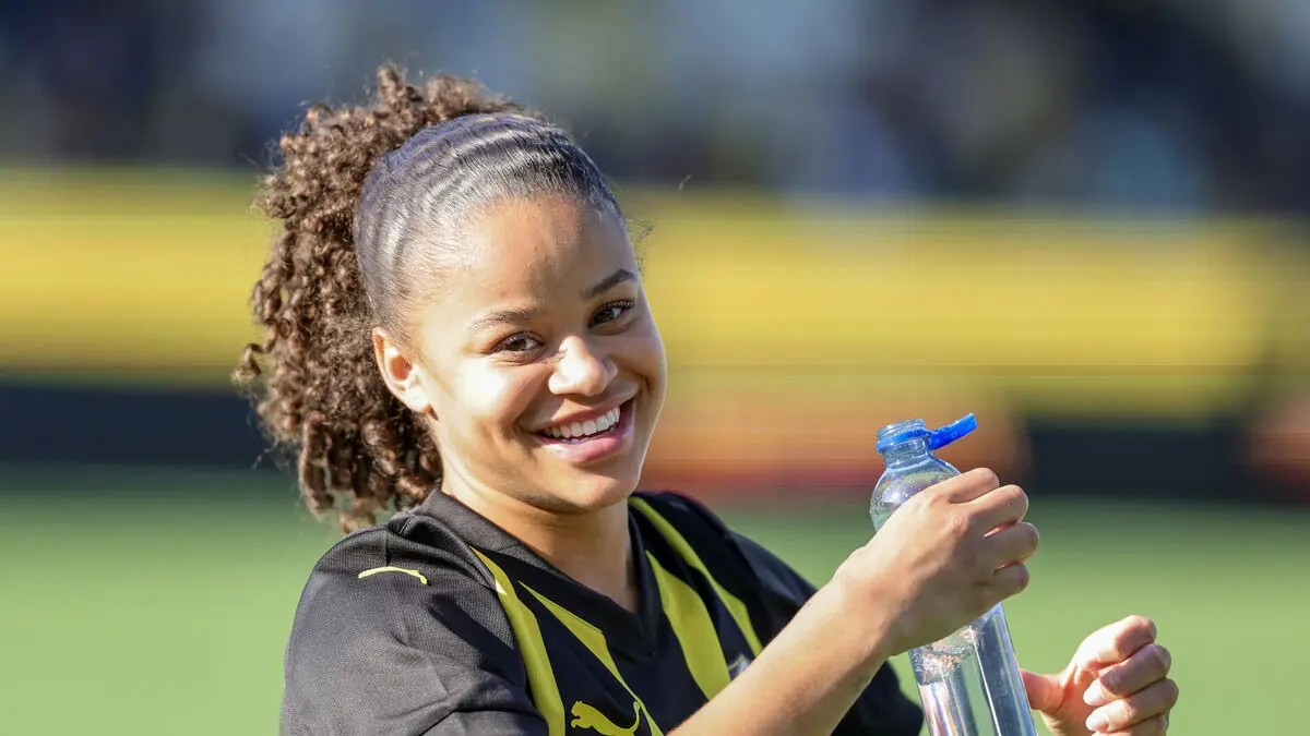 Chelsea reportedly makes record $1.6 million bid for Swedish Felicia Schröder