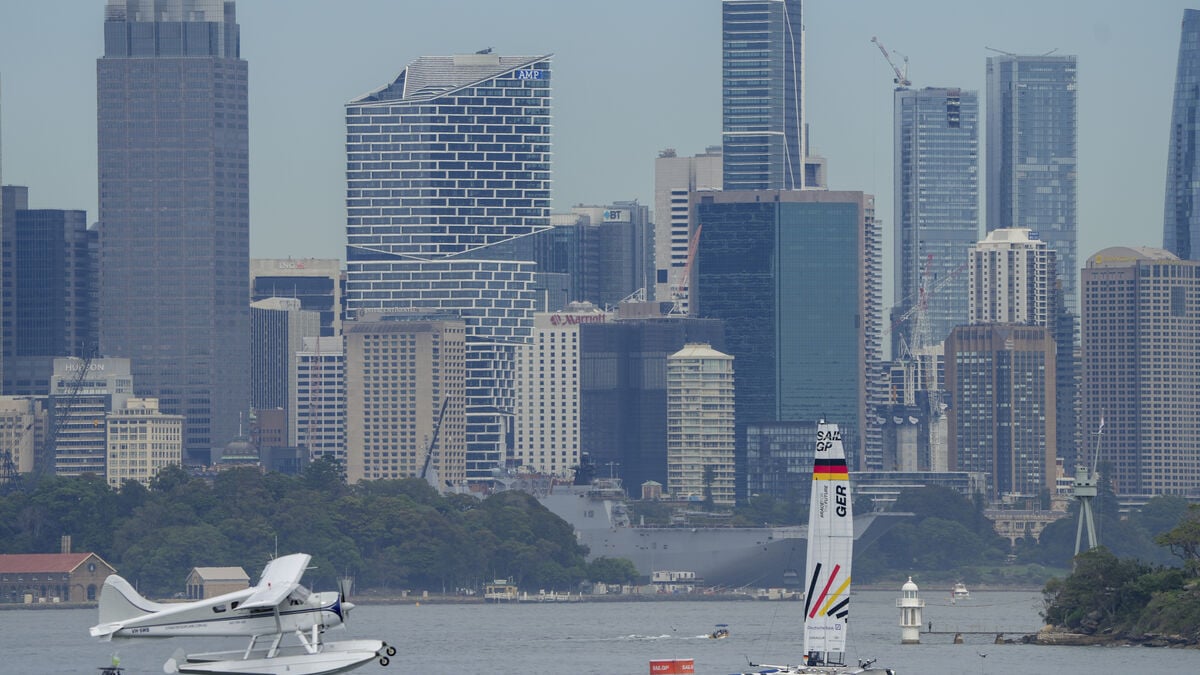 Australia raises policy rate to 4.60%, highest in 15 years
