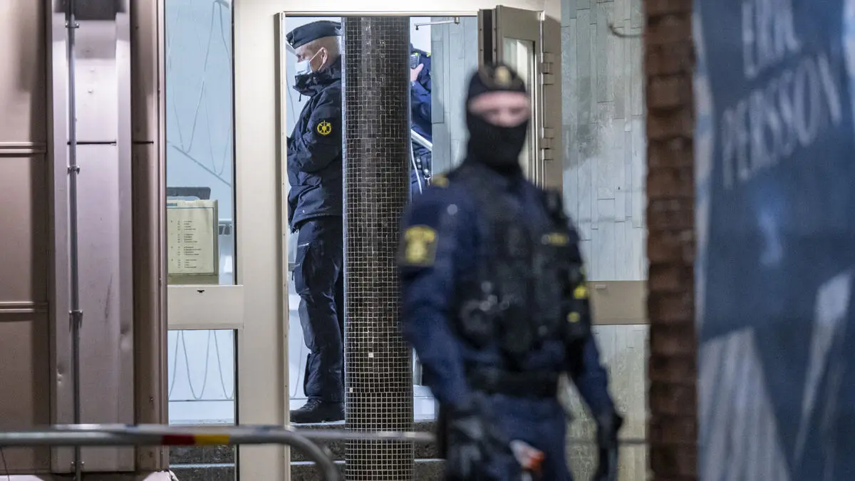 Explosion in Lorensborg area of Malmö apartment building - National Bomb Squad called