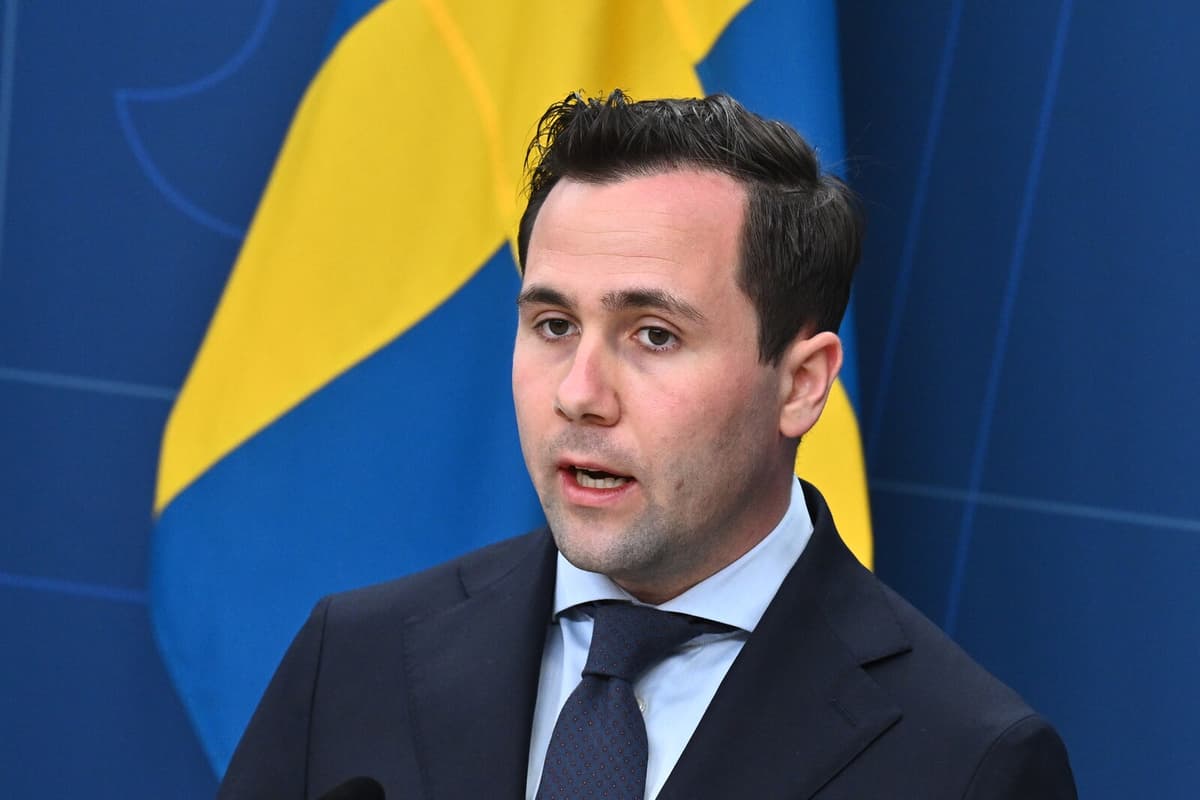 Dousa Prioritizes Negotiations Over Retaliation in EU-US Tariff Dispute