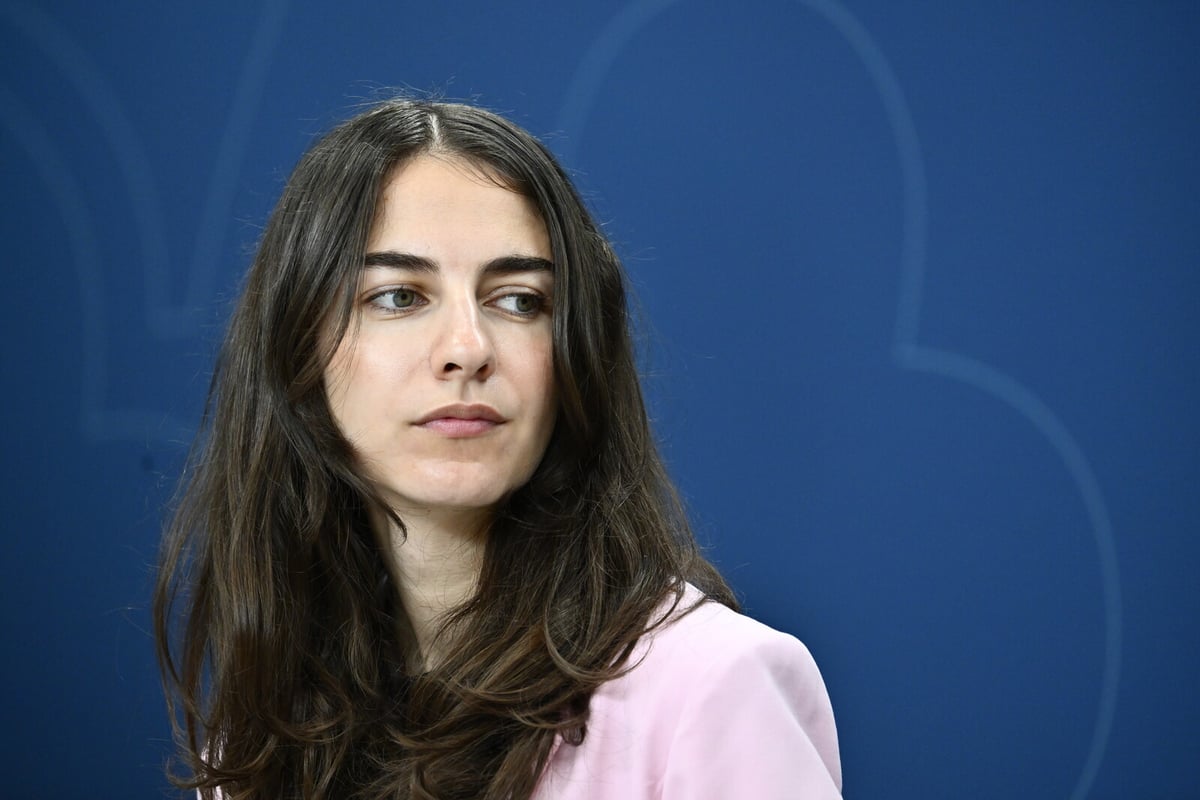Moderate Party Calls for Climate Minister Pourmokhtari's Resignation