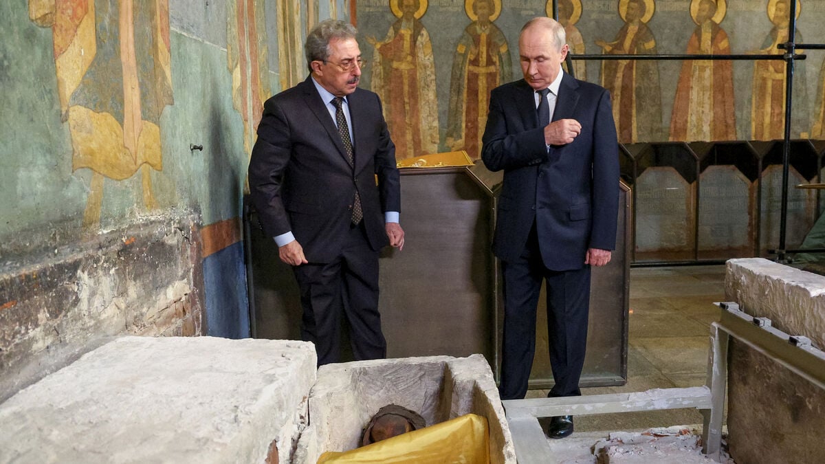 Putin sends relics of 14th-century warrior Dmitry Donskoy to the front in Ukraine