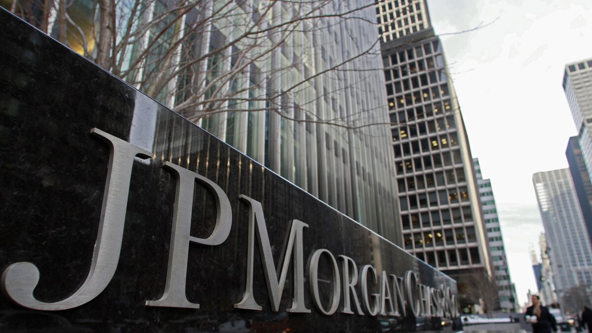 JPMorgan and Wells Fargo shares fall after earnings reports, while Goldman Sachs rises