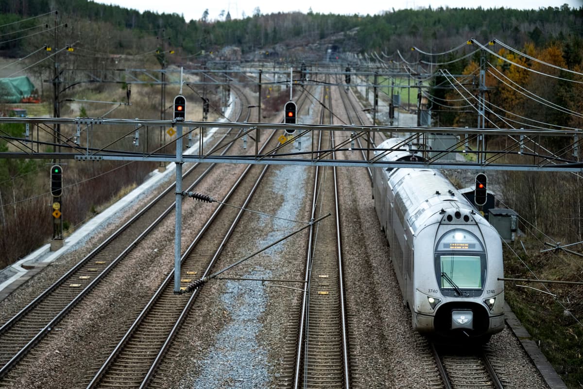 Train Services North of Stockholm Disrupted by Modem Failure