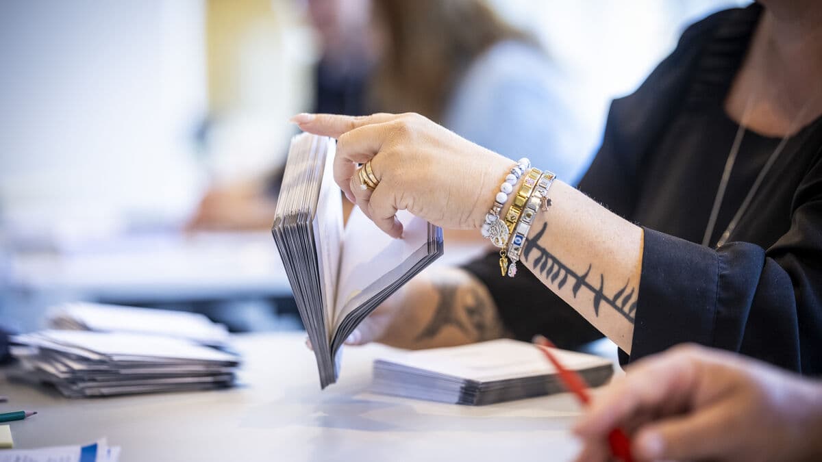Mandate swings between Social Democrats and Sweden Democrats in constituency count