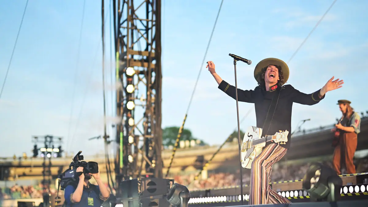 Håkan Hellström on a new summer tour