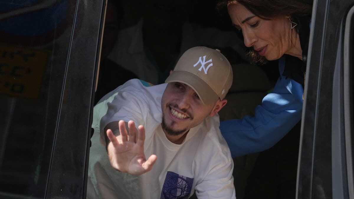 Mother of Released Hostage Eitan Mor: Thin, Pale, but Smiling