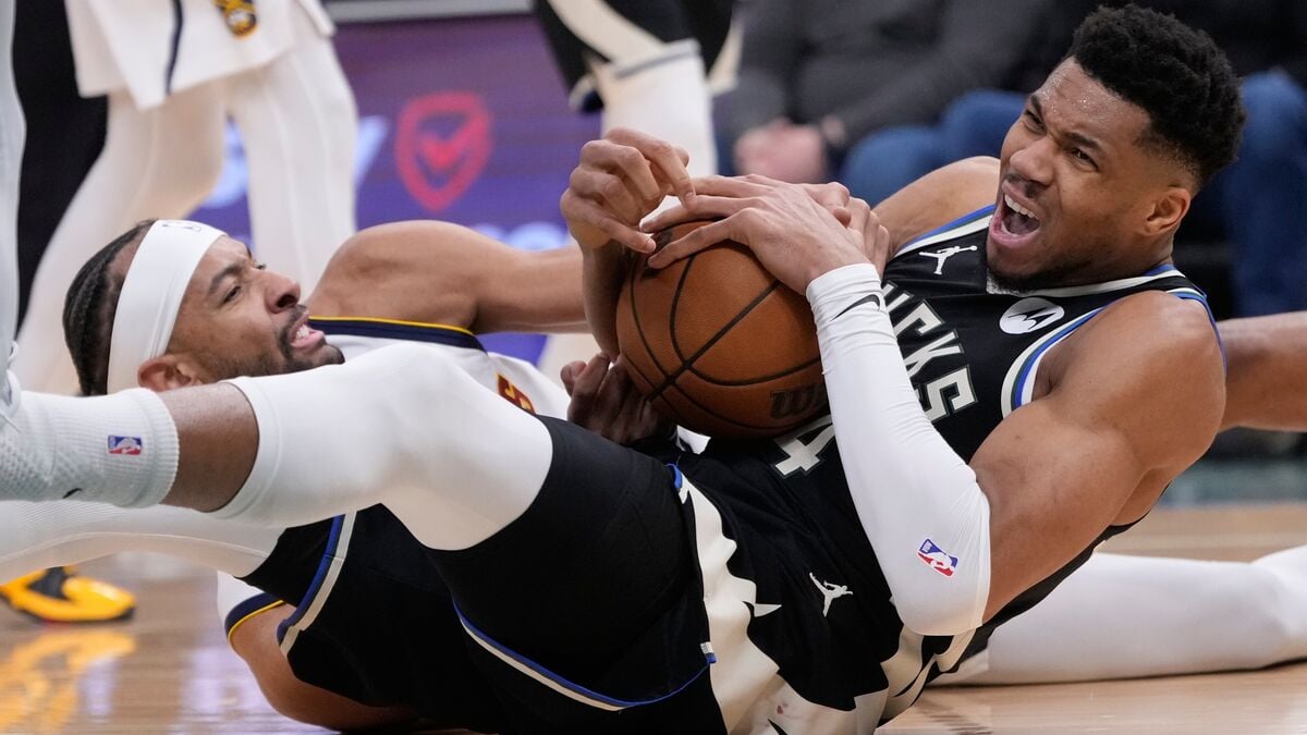 Milwaukee Bucks' Giannis Antetokounmpo out 4-6 weeks with calf injury