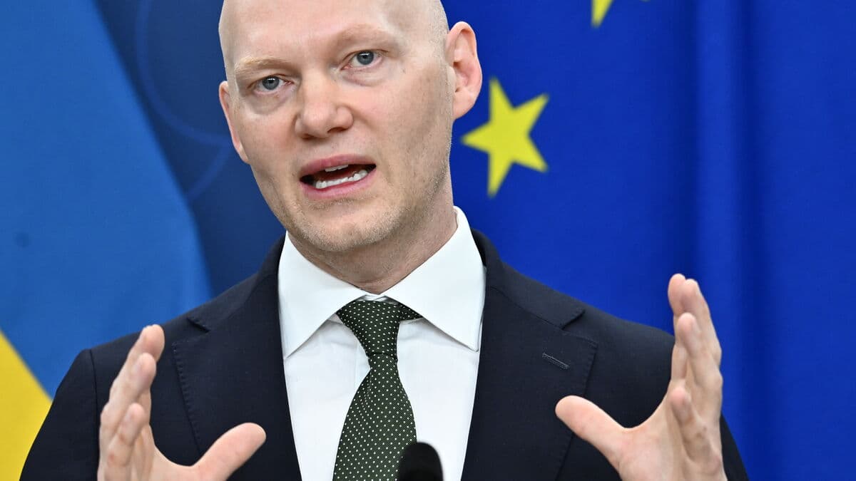 Sweden Targets Illegal Hawala Transfers to Curb Gang Activity