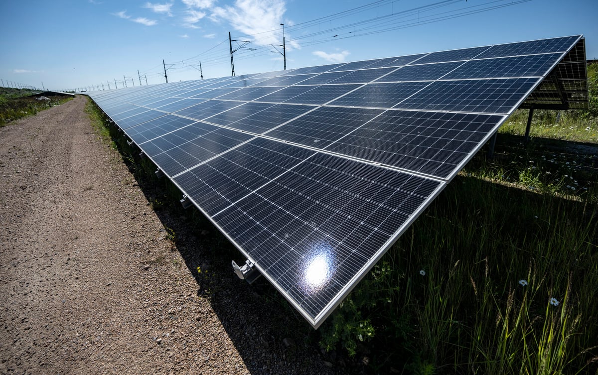 India bans import of Chinese solar cells