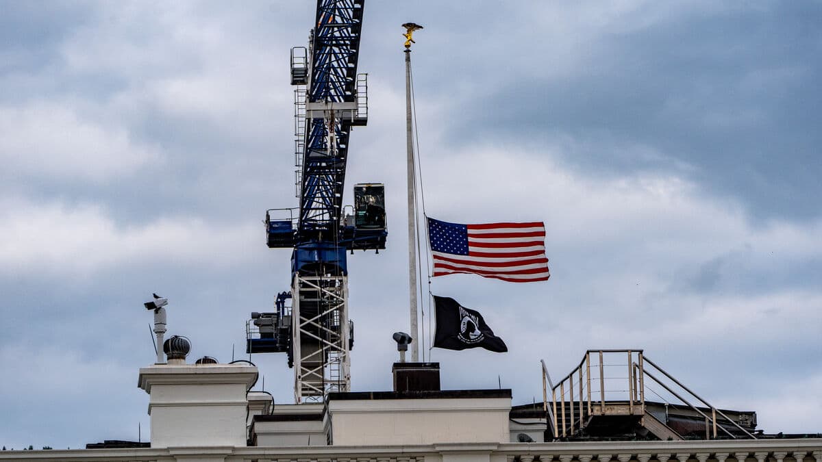 Dolly Parton to be honored with longer flag tribute than Trump allies