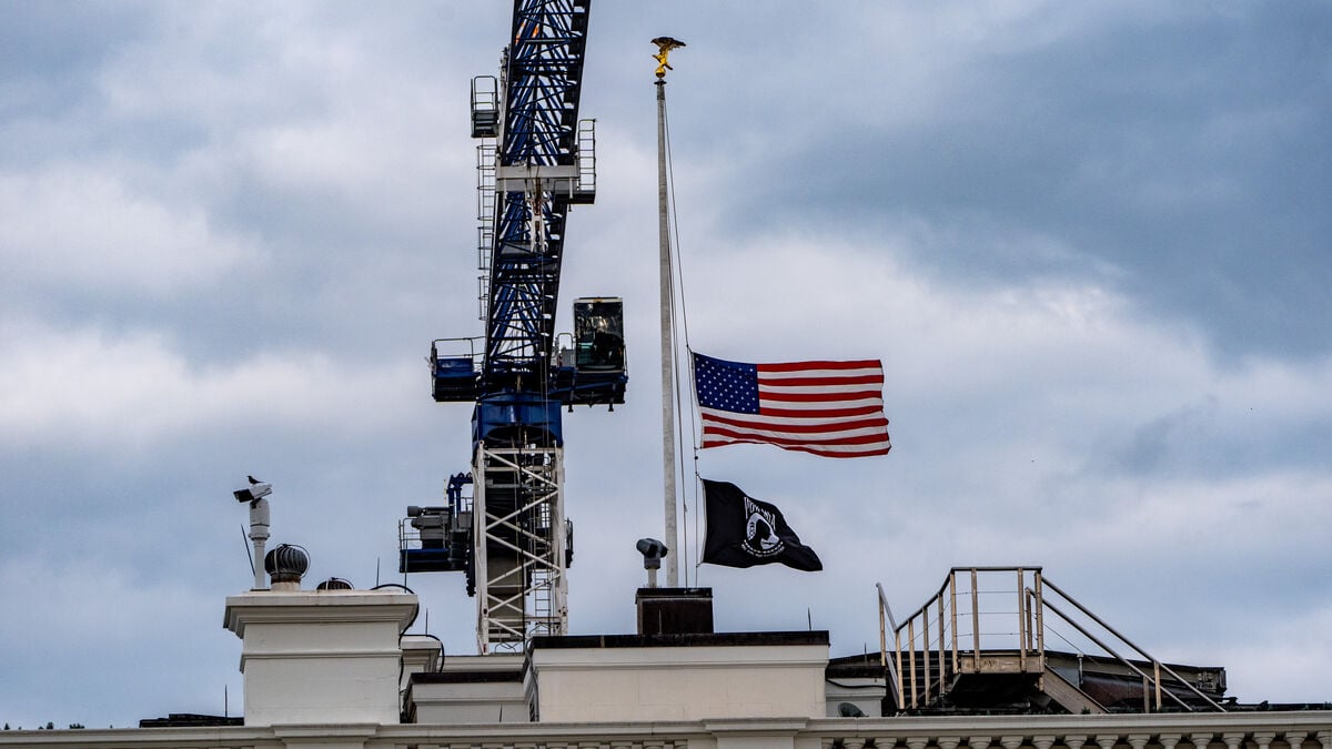 Dolly Parton to be honored with longer flag tribute than Trump allies