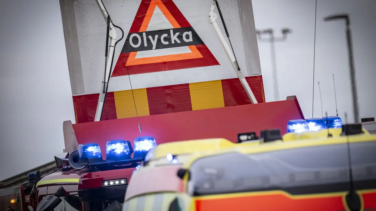 Truck and bus collided in Norrtälje - elderly man dead